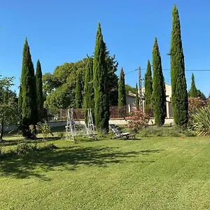 Et Spacieux Dans Mas Du 18 Eme Maison d'hôtes